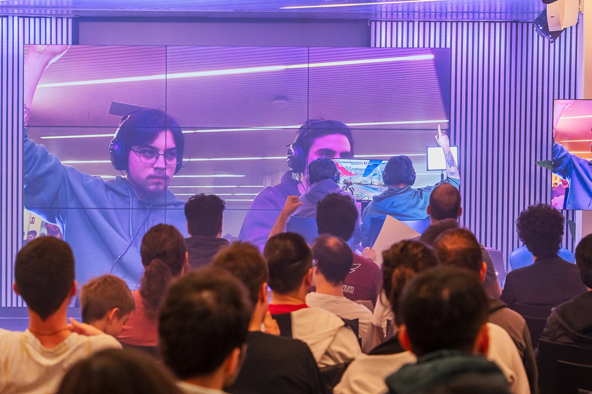 Bastante in love <3 de las fotos del evento de <a href="/IMPACTLVP/">IMPACT Series</a> de este finde en el Movistar Centre

Todas por <a href="/LBCendros/">LB</a>