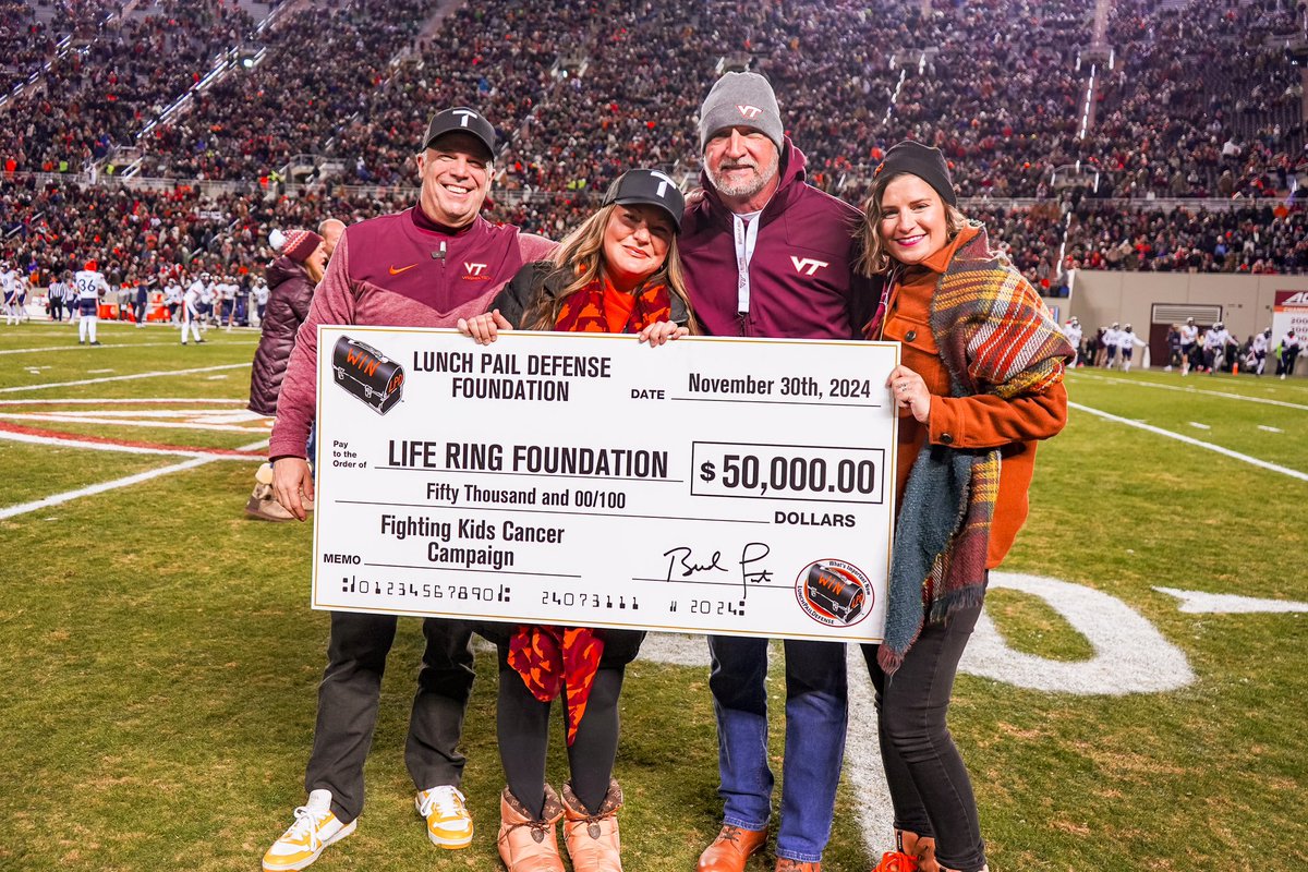 LifeRingSWVA's tweet image. 🏈 Saturday’s Commonwealth Clash- Lunch Pail Defense Foundation gave $50,000 to FKC 🎗️ Thank you to Bud Foster for helping create a strong community of support, care, and bright futures for kids battling pediatric cancer in SWVA 👏
🧡 Congrats on the Tech Triumph🦃 Go Hokies!