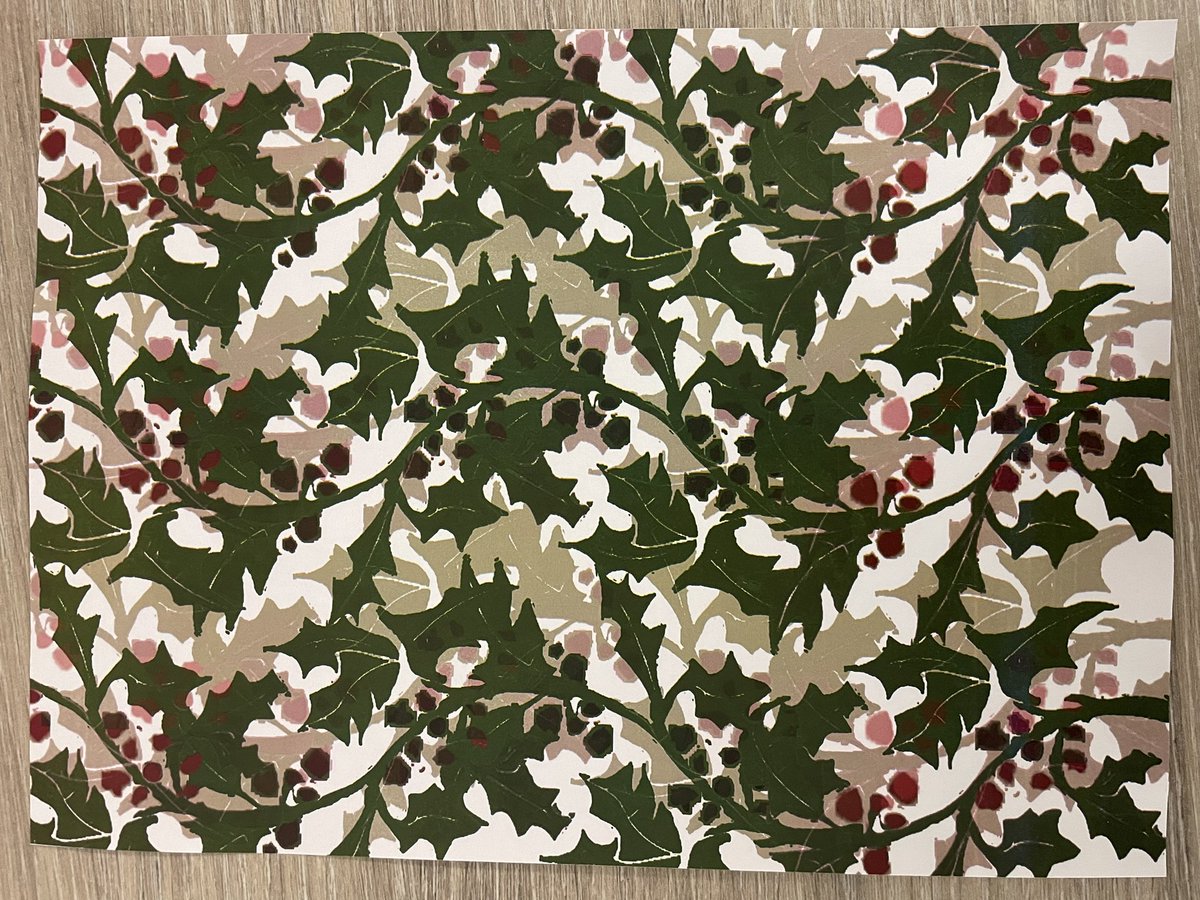 HMPalmerx's tweet image. Obsessed with creating my own repeated patterns lately. I start off creating a lino print and then transfer it to Photoshop. Now I’m printing it onto parcel paper to wrap my Christmas presents. So excited! 🎁🎄 #linoprint #repeatedpattern #art