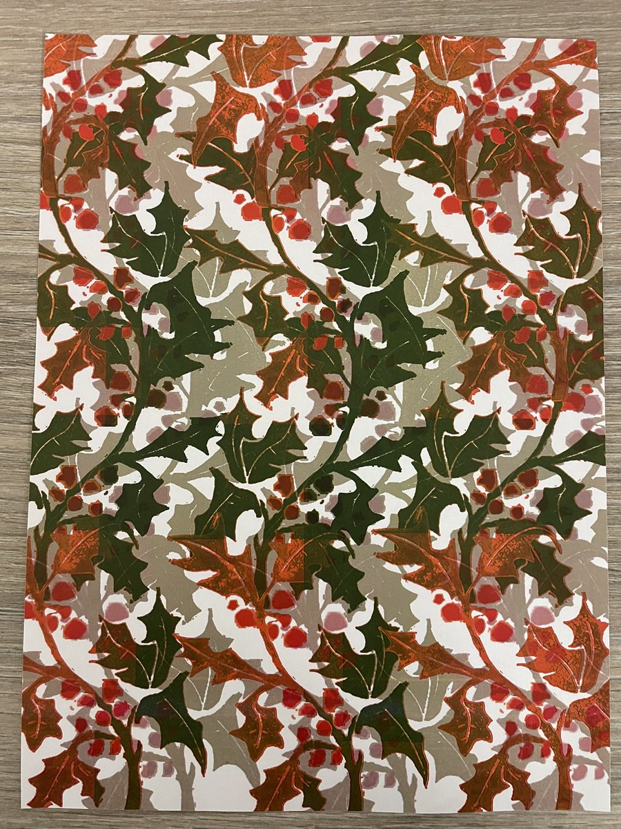 HMPalmerx's tweet image. Obsessed with creating my own repeated patterns lately. I start off creating a lino print and then transfer it to Photoshop. Now I’m printing it onto parcel paper to wrap my Christmas presents. So excited! 🎁🎄 #linoprint #repeatedpattern #art