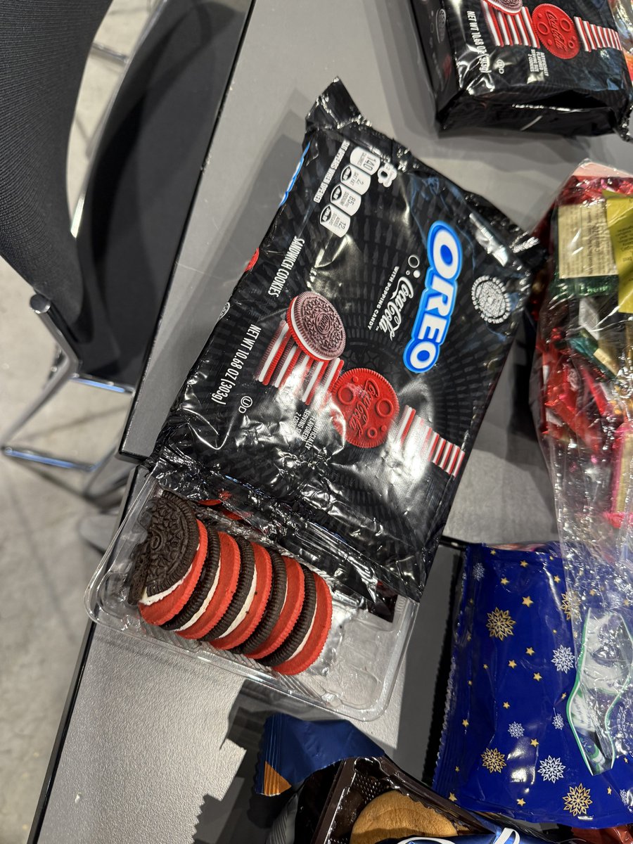 Our RPC for the German speaking region, Karin gave me this awesome card in Stuttgart 🥹🫶 feeling honored 
And I got a guilty pleasure for these Oreos