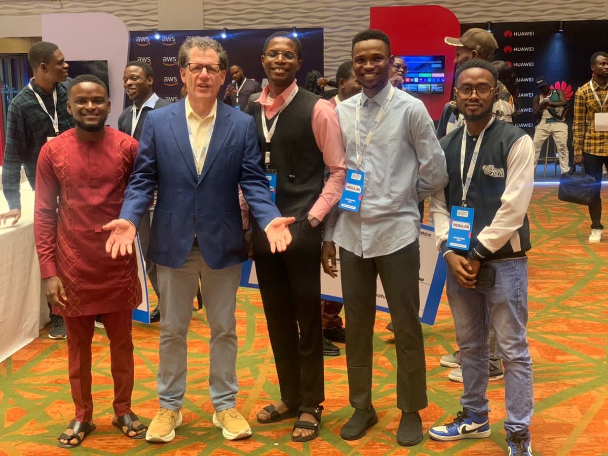 OgboiFavour's tweet photo. WHAT A PICTURE! ☕
#BluechipDataAISummit2024 #bluechipsummit2024 #BluechipDataandAISummit https://t.co/mM7WZqYJN9