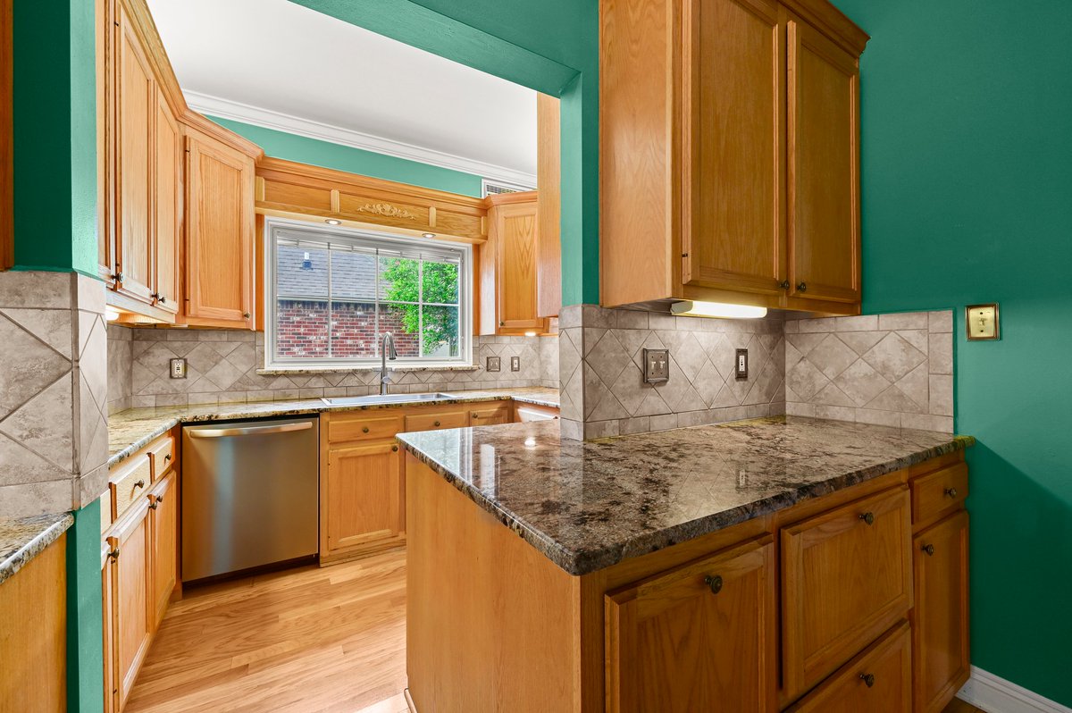 thestandardbr's tweet photo. 𝑷𝙧𝒊𝙘𝒆 𝑰𝙢𝒑𝙧𝒐𝙫𝒆𝙢𝒆𝙣𝒕 📉

🏡 10848 Hillmont Avenue
💲 Offered at $399,000

Welcome home to this rare find in the Fairhill at Bluebonnet Highlands Community. This 4️⃣ bedroom, 3️⃣ bathroom home complete with an attached guest suite is a must see!

#EVBatonRouge https://t.co/Hbf55JaPOT
