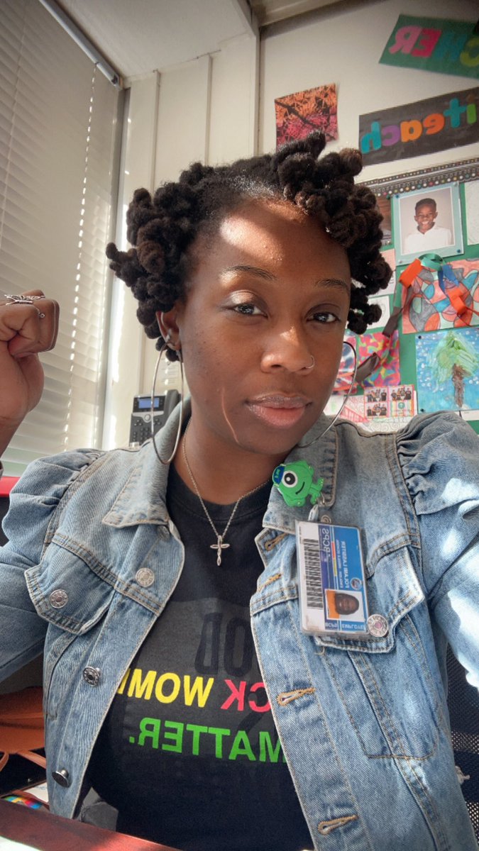 Work selfie thread. What you looking like at your desk? 👀