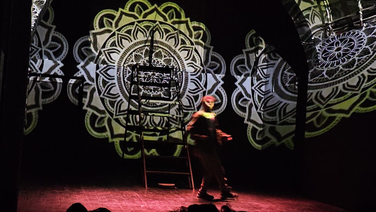 _MenuTeatral's tweet image. 🎟️ El AmareSer. Un monólogo sobre amor propio y reconciliación. #CompraYa 🌳 La selva, el duelo y el autodescubrimiento. ¡No te pierdas El AmareSer! #EstrenoTeatral #Orfandad
Dom 18:00 h | Hasta el 15 Dic
T La Capilla|
General $250
bit.ly/4fw1tZ9