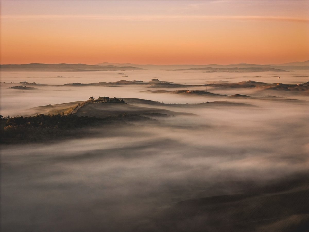 Che mi garba volare con il drone sopra la nebbia mattutina quante volte l’ho detto? 🤔 instagr.am/p/DDFpkRBRVie/