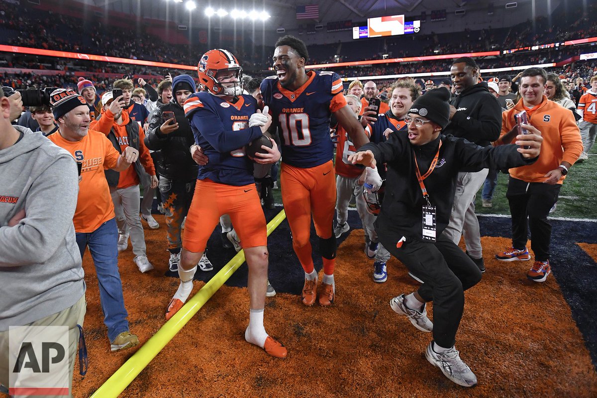 weekend started with an 🍊mosh pit…

📷 for <a href="/AP/">The Associated Press</a>