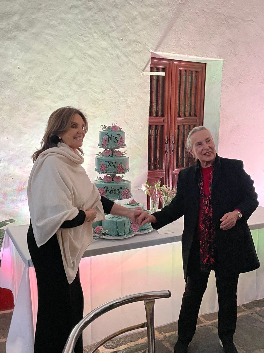 🎂XV AÑOS ILM🎂
Durante el festejo de nuestros XV años, fue un honor entregar dos Reconocimientos: al Mecenazgo Cultural para Marinela Servitje y a la excelencia en el Liderazgo Cultural para María Fernanda Matos Moctezuma,
¡Muchas felicidades a nuestras galardonadas!