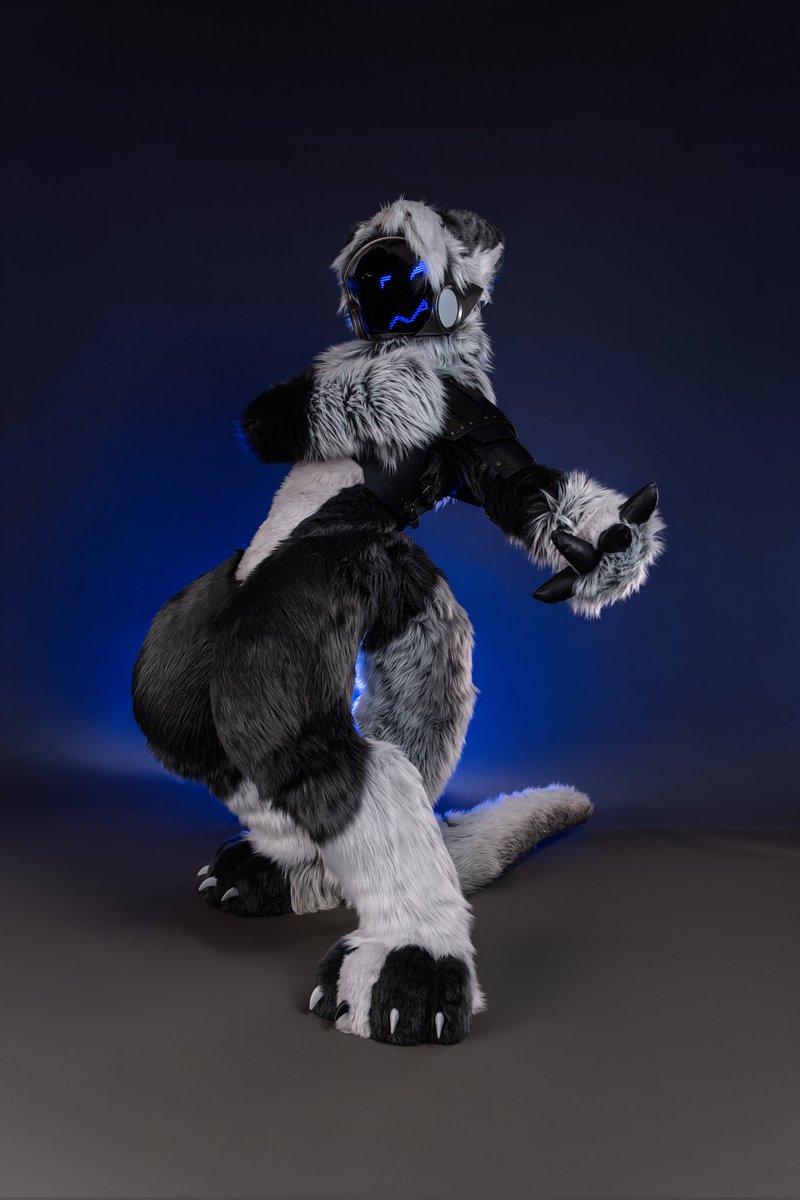 RabbidEdge's tweet photo. Protogen "Edge" 👾🗡
"Who am I? Where do I come from? Is war the purpose of my existence?"
~The production and creation of Protogens started in the 12th Cycle of ZOR.~
#protogen #furry #fursuit #fursuiter #fursona #rabbidedge #viecc2024 #viecc #viennacomiccon #protogenlore https://t.co/0lebFiYvGK