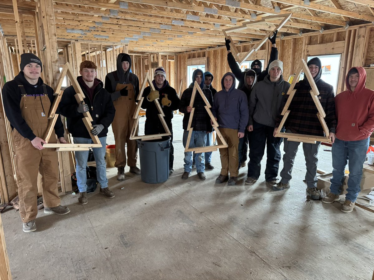 Zooby30's tweet photo. Afternoon session of Building Trades got in the Holiday Spirit as well!#WHSBT https://t.co/2MaGXgFThW