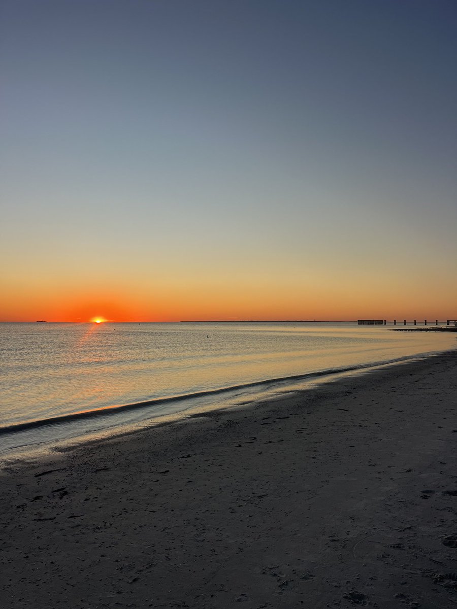 Nothing like a Fort Myers Beach sunset with my bestie <a href="/AndreaKDVR/">Andrea Henderson</a>
