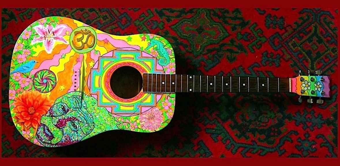 zarahrocks's tweet image. Don't you love 'Painted Guitars' that make your Holidays cool and brighter?
#holidayseason #Christmas #rockitout