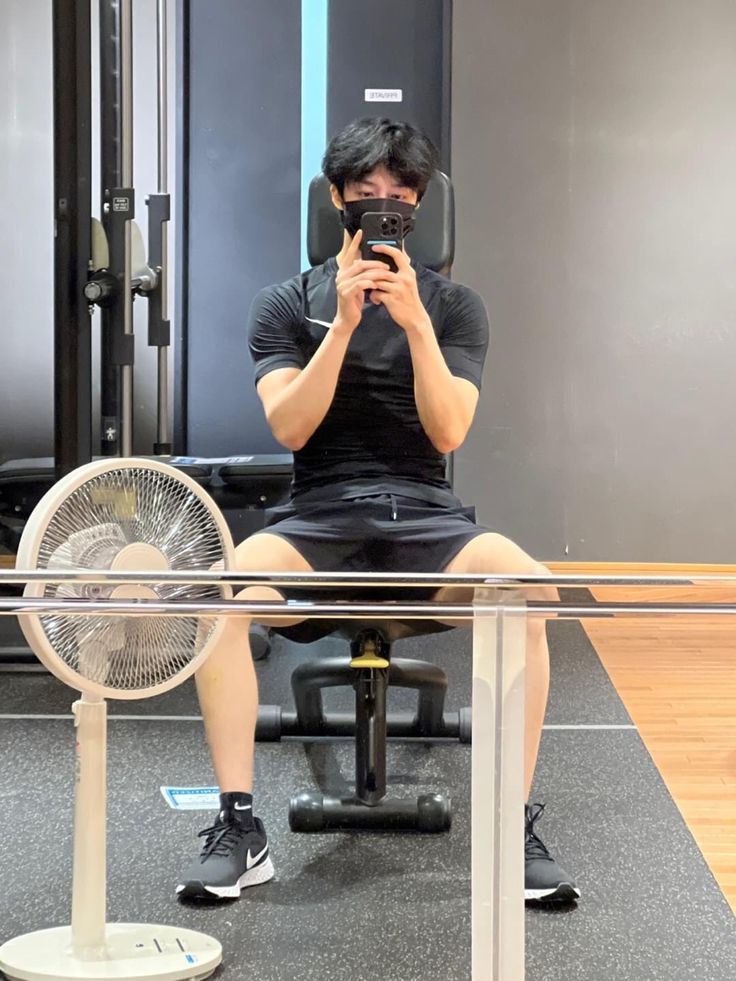 MAELSTROM_bc's tweet photo. I thought I was looking sexy... but now I lowkey think I look like a frog :{

- Hao https://t.co/T39VOnxHe5
