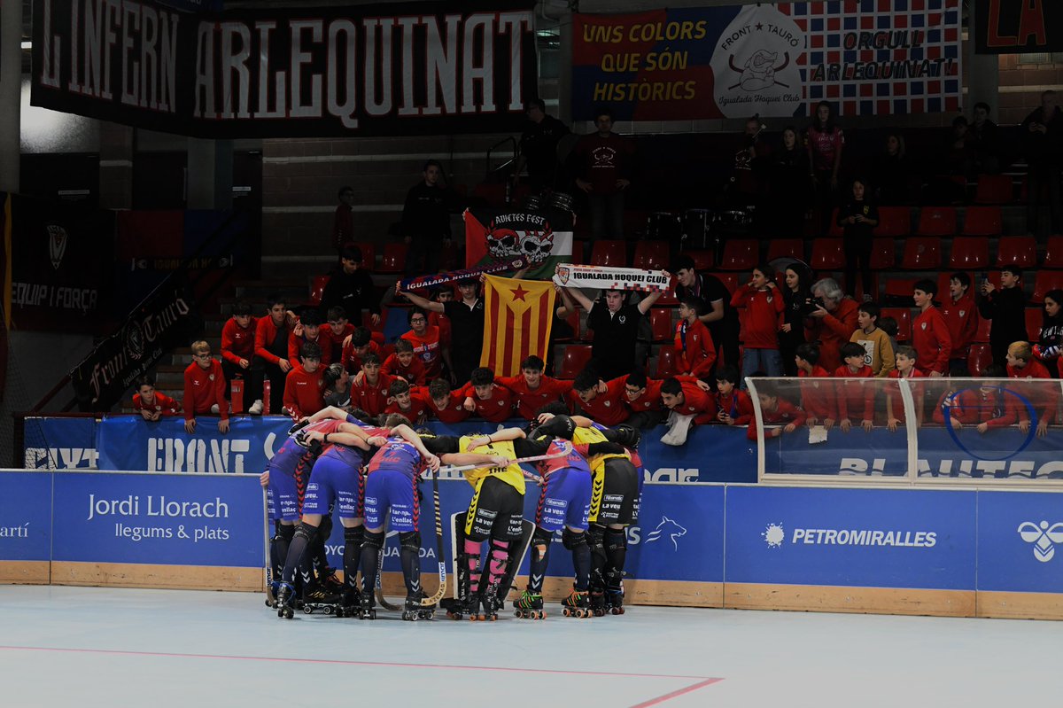 IgualadaHC's tweet photo. 🇪🇺LA MÀGIA EUROPEA DE LES COMES🇪🇺
Gràcies afició per venir a lluitar amb nosaltres. Aquest diumenge us tornem a necessitar!
No ens falleu, sabem que no ho fareu. SOM-HI IGUALADA!💙❤️
📸 @xvigarcia_xavi
#WSEC #WSEuropeCup #somhigualada #caminemsemprendavant #75anysarlequinats https://t.co/RBHyaj7uCR