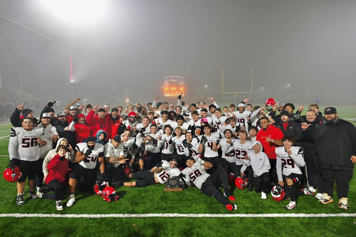 TraegerHealy's tweet image. Great finish team finish for @NMBlackTornado and a long playoff run with my seniors and team! An unforgettable ride ‼️⚫️🌪️  #BadBoyz #WildBunch #Family 
@JordanJ_ @BrandonHuffman @CoachHaiden @mohrperformance @jackmcarthur32