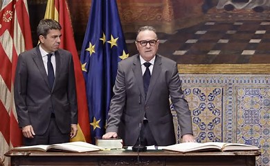 JuliaAlvaroPrat's tweet photo. 1⃣Si le gustó lo de "Carlos Mazón, un presidente incomunicado perfectamente comunicado" a ver qué le parece "Gan Pampols, un vicepresidente al que le ponen un sueldo por encima de la ley sin pedirlo". Todo puede ser en la Valencia PP. La explicación imposible, en este hilo 🧵⬇️ https://t.co/ictc9HetxB
