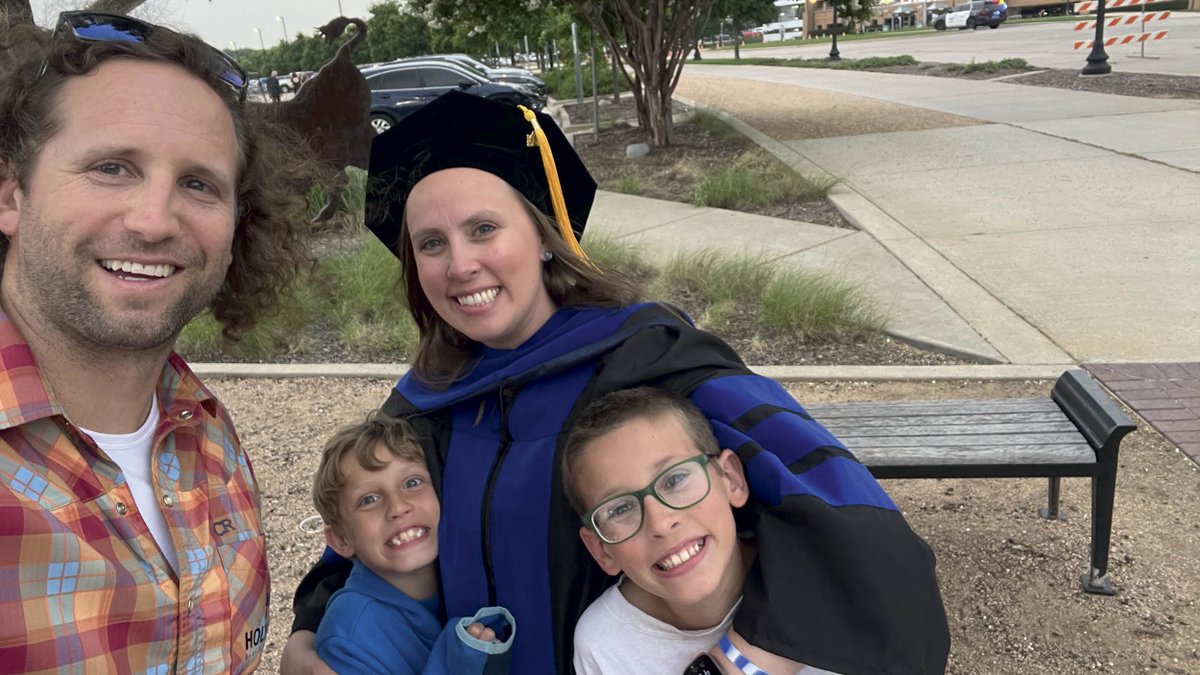 American Physiological Society (@apsphysiology) on Twitter photo In #TPhysMag, APS member Rauchelle Richey (<a href="/rerichey/">Rauchelle Richey</a>) explains how what started as a curiosity about women's health led her to graduate school. Read the full Under the Microscope column: ow.ly/hG9g50TZPwL #MembershipMonday #ProfDev #APSWomensHealth #WomensHealthResearch In #TPhysMag, APS member Rauchelle Richey (<a href="/rerichey/">Rauchelle Richey</a>) explains how what started as a curiosity about women's health led her to graduate school. Read the full Under the Microscope column: ow.ly/hG9g50TZPwL #MembershipMonday #ProfDev #APSWomensHealth #WomensHealthResearch