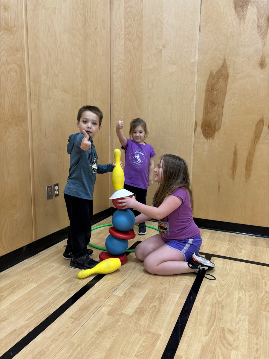 MrPhillips709's tweet photo. Day 1 of Active Countdown to Christmas! @WillGillettAcad 

Do you wanna build a snowman?
@schoolsportsnl #PNActiveCountdownToChristmas https://t.co/utEDHCaMBn