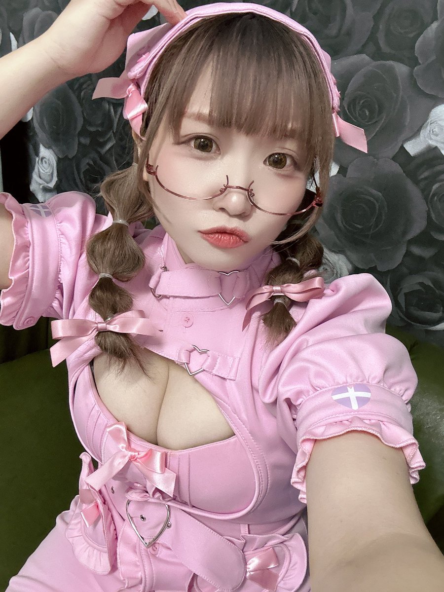 UkicosCosplay's tweet photo. 𓈒𓂃𓈒𓂃𓈒𓂃𓈒𓂃𓈒𓂃𓈒𓂃𓈒𓂃𓈒
メガネピンクナース🎀
𓈒𓂃𓈒𓂃𓈒𓂃𓈒𓂃𓈒𓂃𓈒𓂃𓈒𓂃𓈒
#corplay #コスプレ https://t.co/fMv00dP9u2