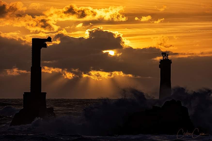 cain_cedric's tweet photo. Coucher de soleil du jour.
#pointedepern #pern #sunset #nividic #phare #pharedenividic #lighthouse #lumieresdouessant #seascape #bretagne #cedriccain #iroise #merdiroise #coucherdesoleil #magnifiquebretagne #lumieresdouessant https://t.co/vpuAaF1GSE