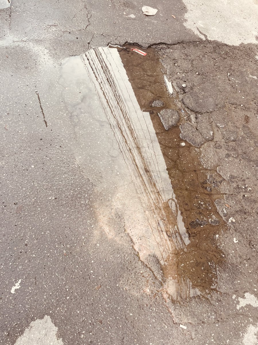xangoayra's tweet photo. @sabesp Boa Tarde! já tem mais de uma semana que os moradores estão ligando para vocês solicitando o reparo no vazamento e ate o momento nada. Local: Rua Gaspar Jose Raposo, 69 Jd Orion 

Diminuir a vazão de água das casas vcs fazem agora reparos necessários não né. https://t.co/QmQZWKov0f