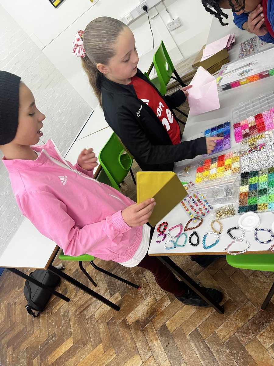 Mrs Arnold tweet media