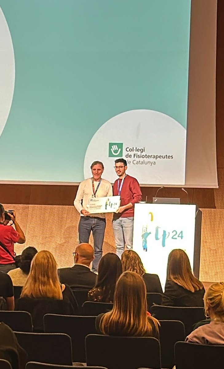 Fisio_PereCR's tweet photo. Moltes gràcies a tot l'equip C.Fernández @MireiaSoM @arsfisio @Vic_Alcaraz @FlorenciaGath MJ. Durà i @merce_sitja 

També agraïr al @ColFiCat el reconeixement a la feina feta i l'organització del #ftp24 https://t.co/rQrSlEY2db