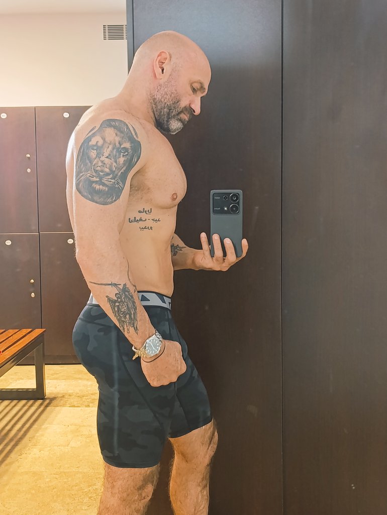 Hoy tocó.... PIERNA
SIGAME EN INSTAGRAM 
<a href="/pedroferriz3/">PEDRO FERRIZ</a> 

El ejercicio es VIDA