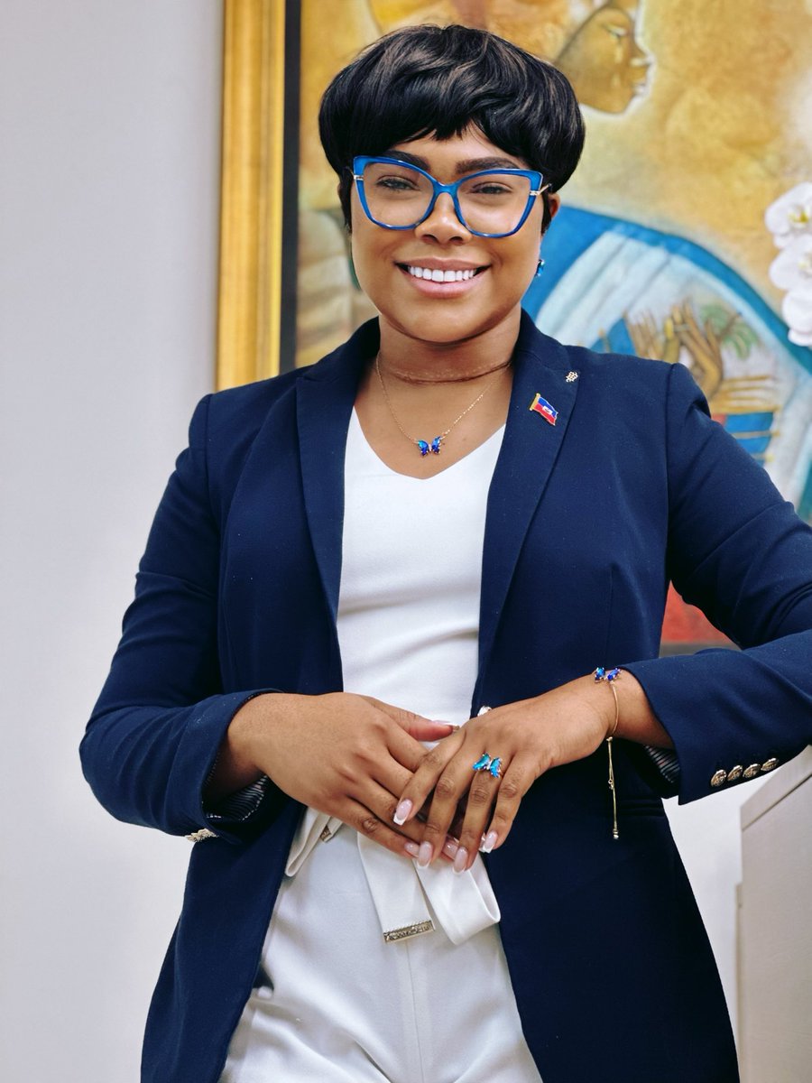 LatortueWanaima's tweet photo. Le vrai luxe, c’est de vivre en paix avec soi-même. Peu importe ce que le monde attend, ma priorité reste de cultiver une vie alignée avec mes valeurs et mes rêves.🥂🍾

#Authenticité 
#youngleaders #currentgeneration #realestateinvestor #politics #womeninspiringwomen https://t.co/ZJmWObSnlY