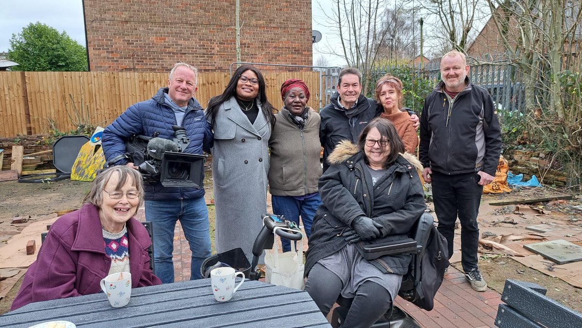 Lovely morning in Dawberry Corner Garden with <a href="/OprahFlash/">Oprah Flash</a> &amp; Paul from the BBC News team, talking about the garden transformation &amp; how it is bringing us closer to nature &amp; to our neighbours thanks to a Nature Fund grant from <a href="/hellohubbub/">hubbub</a> &amp; Starbucks. Keep an eye out for the piece