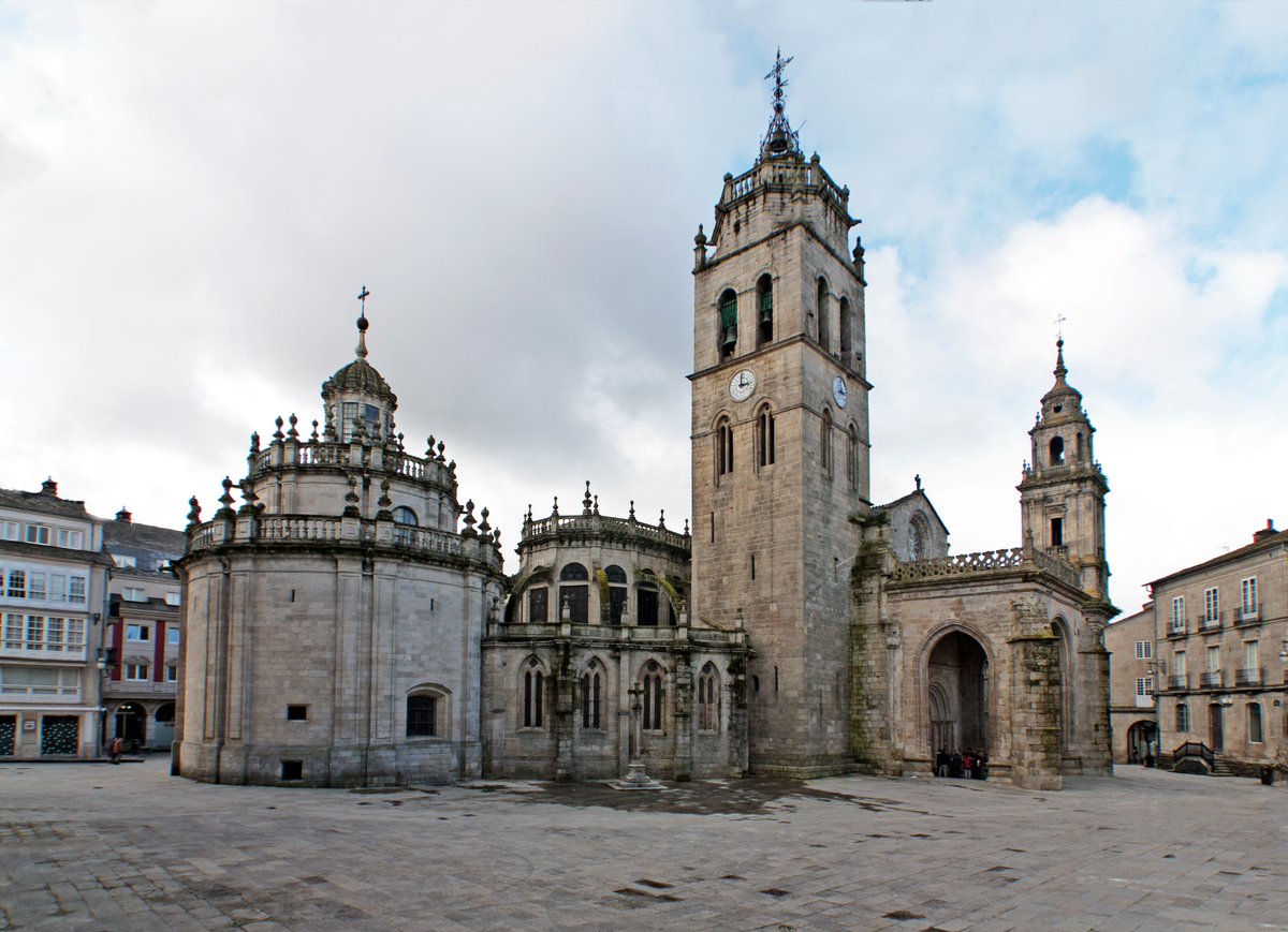SabiasGalicia's tweet photo. Sabías que a única catedral con exposición permanente do Santo Sacramento está en #Lugo. Na Basílica maior de Lugo está exposto durante as 24h, goza deste privilexio dende polo menos o século XV. #Galicia 👇 https://t.co/hfqMEelSm6
