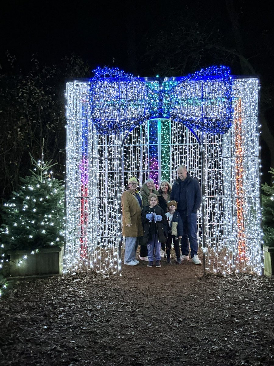 Oh <a href="/CenterParcsUK/">Total10</a> I am SUPER impressed with this #SelfiePoint #Christmas #WinterWonderland2024