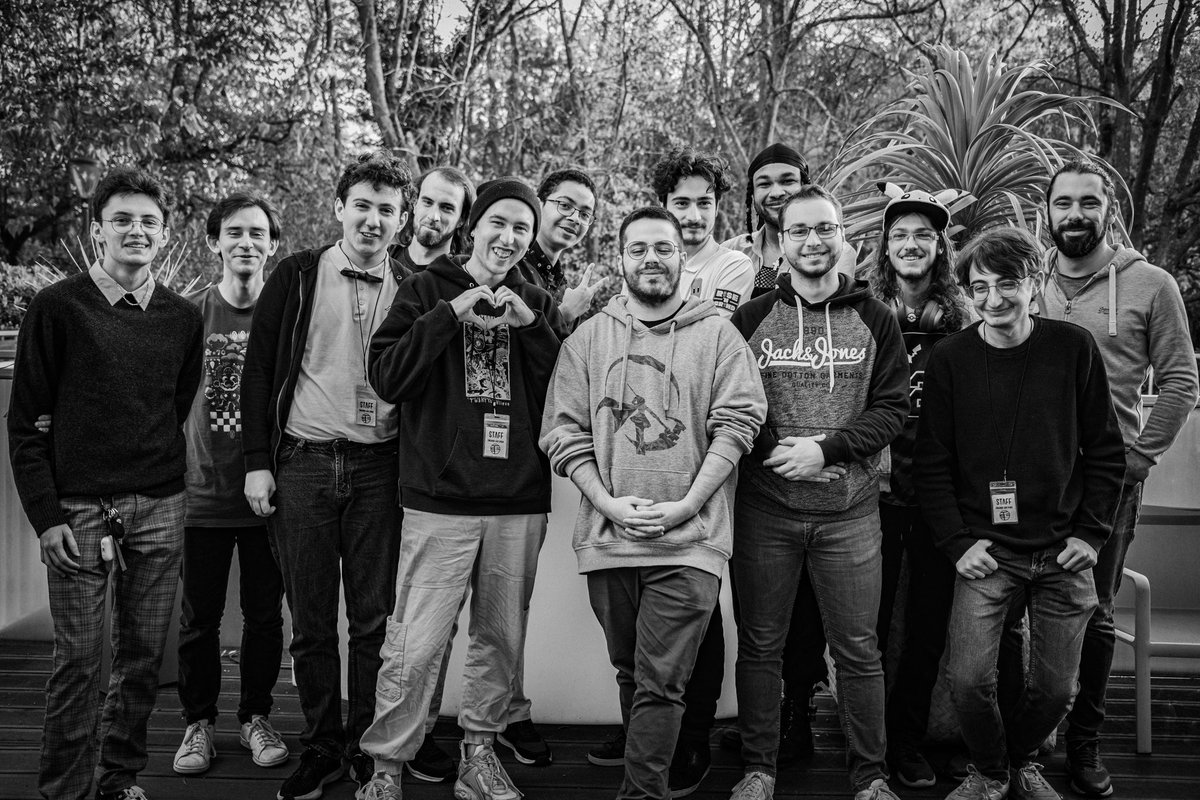 yunhalee_photo's tweet image. Merci à tous les membres de l’équipe TLS pour avoir préparé un événement aussi magnifique!