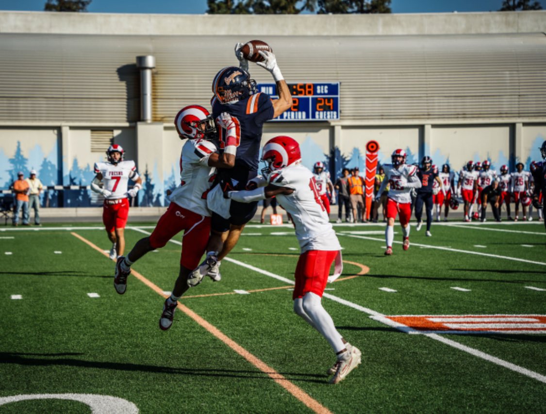 nickknelsonnn's tweet image. Full Season +Bowl Game JUCO Tape / 6’3 215 WR/TE
3.8 GPA /3 for 2/ Full Qualifier December Grad !!!
Contested Catches ✅
RAC ✅
Impact Blocks ✅
First Minute of Tape below ⬇️
Rest of film: hudl.com/v/2QN1kt
@COSGIANTS_FB
@coach_ruizz @1HectorGonzalez
@coach_djrico…