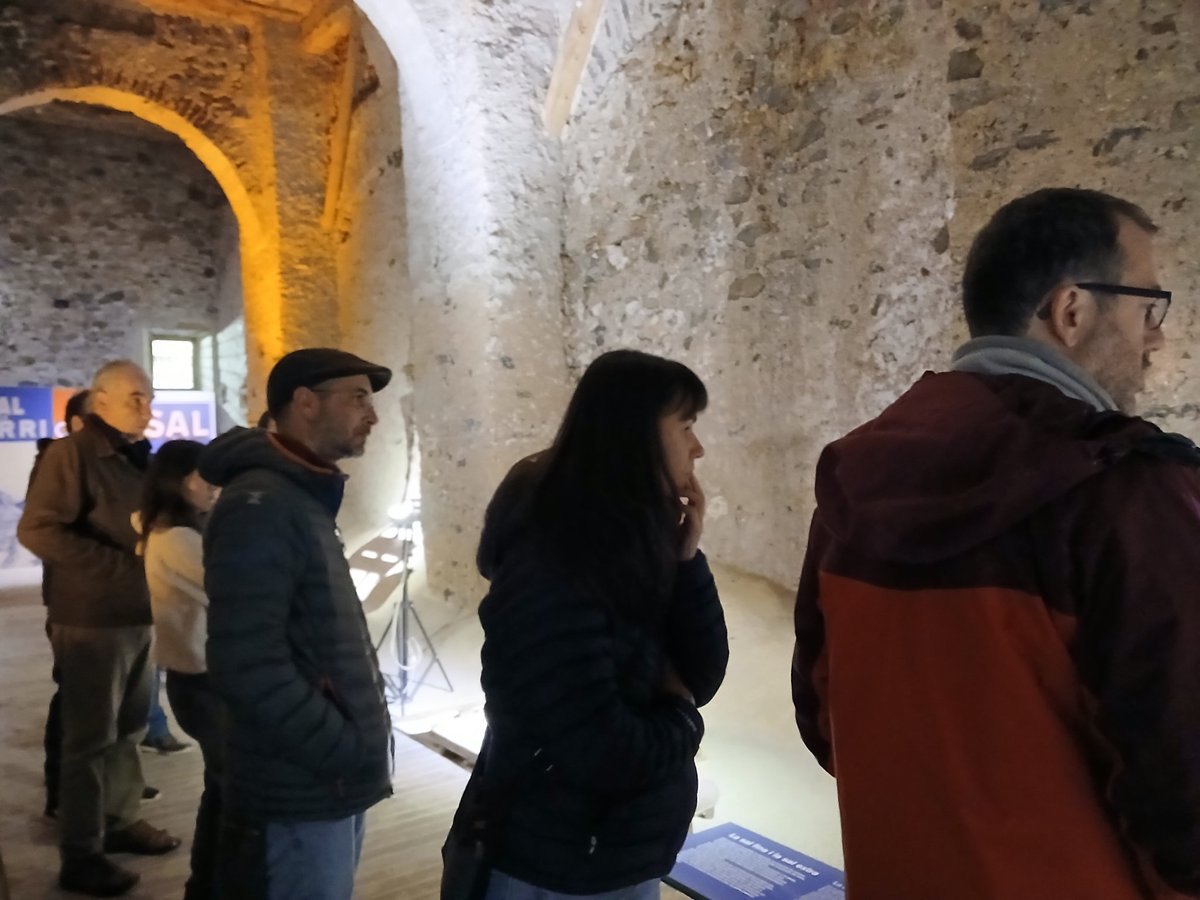 A la IX setmana de l'antropologia catalana hem parlat sobre les organitzacions de les comunitats de les muntanyes pirinenques i als andes xilens i equatorians.
Ho hem fet a l'Alfolí de Gerri de la Sal.
El Museu de la Sal ens ha obert les portes.
Moltes gràcies a tots!