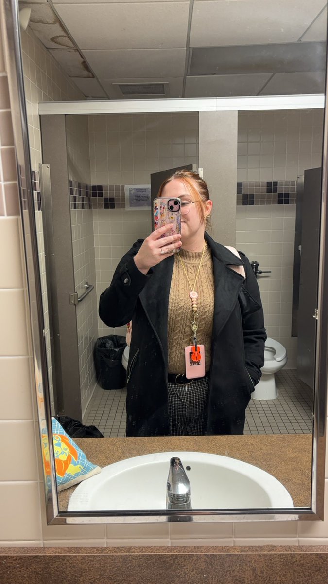 My outfit for work is giving “Frazzled corporate romcom female lead”