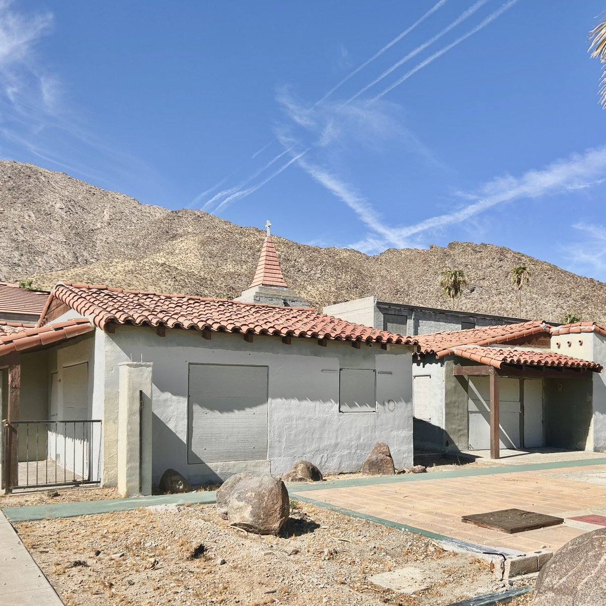 lahmonarch's tweet photo. Lahmon Architects is proud to collaborate with Weintraub Real Estate Group to restore and reimagine this historic Palm Springs site as the Orchard Tree Inn, a luxurious five-star boutique hotel and resort. https://t.co/4rEXDBw4MD