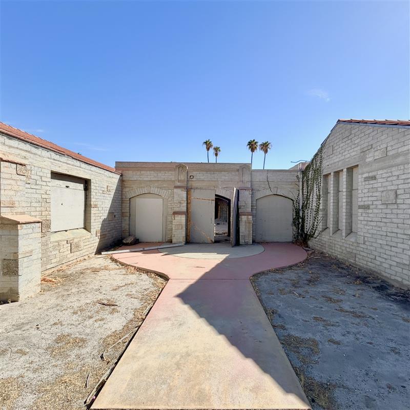 lahmonarch's tweet photo. Lahmon Architects is proud to collaborate with Weintraub Real Estate Group to restore and reimagine this historic Palm Springs site as the Orchard Tree Inn, a luxurious five-star boutique hotel and resort. https://t.co/4rEXDBw4MD