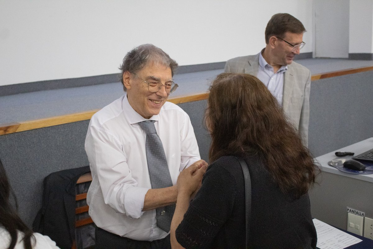 Universidad Austral (@univaustral) on Twitter photo 📚 El Dr. Domingo Tarzia, matemático de renombre, compartió su recorrido de +56 años en investigación y enseñanza. Reflexionó sobre los hitos de su carrera, el impacto de la matemática aplicada y la importancia de la perseverancia. 🙌
¡Gracias, Dr. Tarzia!
<a href="/australrosario/">Universidad Austral</a> 📚 El Dr. Domingo Tarzia, matemático de renombre, compartió su recorrido de +56 años en investigación y enseñanza. Reflexionó sobre los hitos de su carrera, el impacto de la matemática aplicada y la importancia de la perseverancia. 🙌
¡Gracias, Dr. Tarzia!
<a href="/australrosario/">Universidad Austral</a>