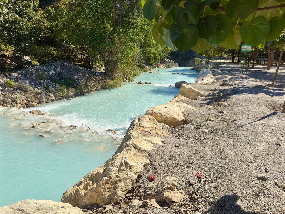 GTolantongo's tweet photo. Nada como una caminata junto al río para desconectar y recargar energía. ⚡️🌊
¡La naturaleza siempre tiene la mejor terapia! 🚶♂️
#GrutasTolantongo
#UnOasisASuAlcance
#CaminataEnLaNaturaleza #RíoDeVida #nature #PozasDeEnsueño #AventuraAlMáximo #hidalgotravel #EscapadaNatural https://t.co/aB51q8jUZg