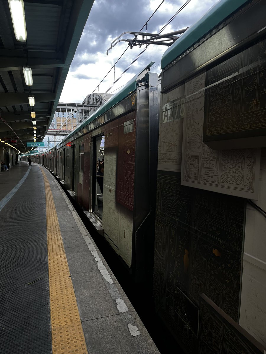 pfvr_jeh's tweet photo. @DiariodaCPTM 
Trem da linha 09 esmeralda, sentido Osasco, estacionado a mais de 15min na plataforma de Jurubatuba. https://t.co/qFuYJ10f1G