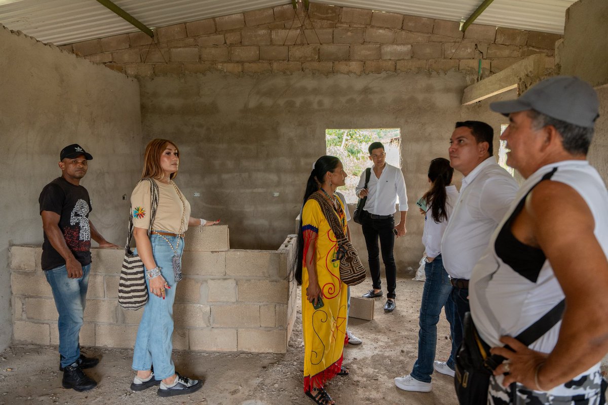 GobdelCesar's tweet photo. Acompañamos a la delegación de la Unión Europea en su visita a Tierra Grata (Manaure), para dialogar con la comunidad sobre el impacto del proyecto Autogestión Asistida de Vivienda Ciudadela de Paz Bertulfo Álvarez, que ya tiene 100 viviendas en construcción.

🧵 https://t.co/jAkkRaX8Yi
