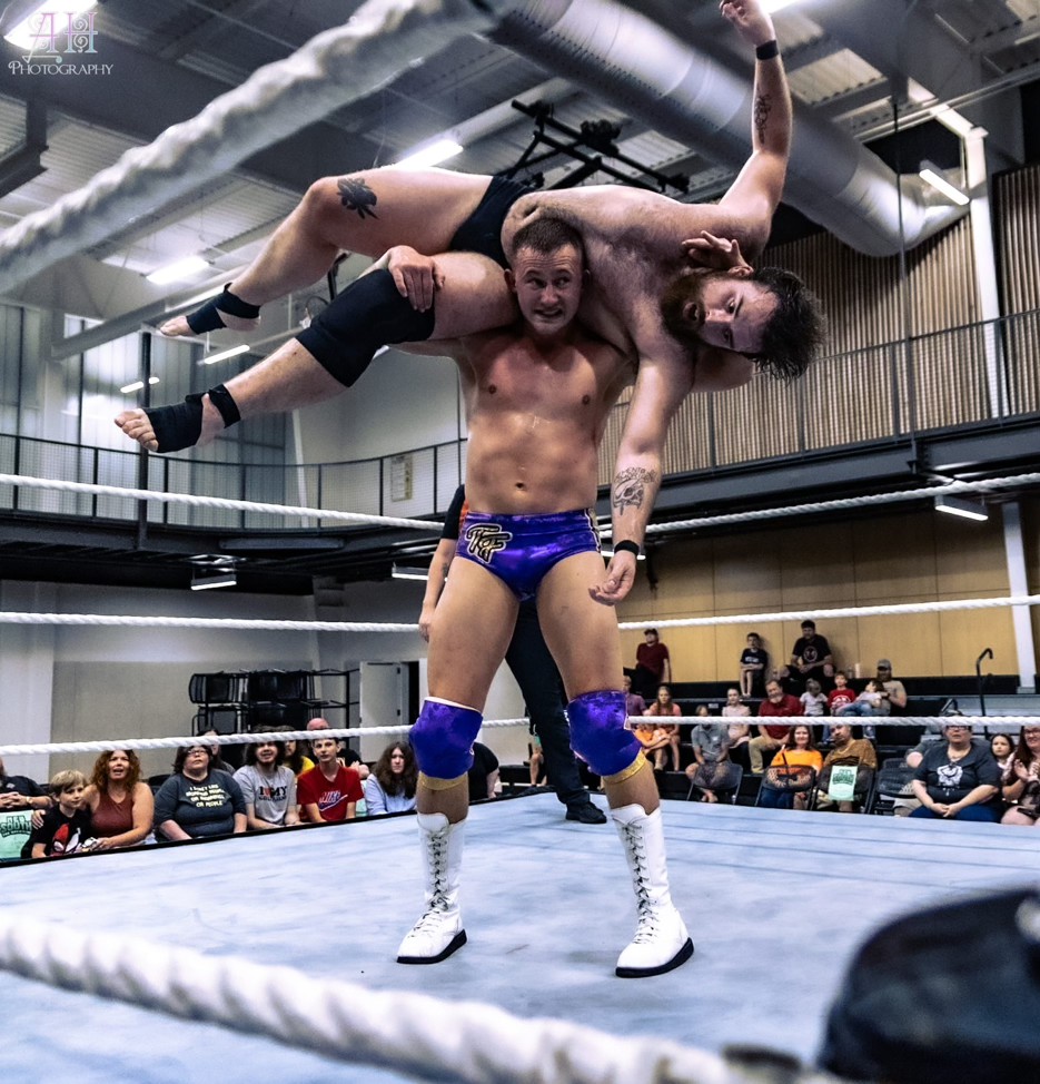 wresadam's tweet photo. Hot Rasslin' Stud Tyler Franks obviously loves racking his opponents to listen to their cries for mercy! 
#prowrestling #gay #muscle #hot #trunks #bulge #bulgemen #wrestlers #wrestling #prowrestlers #wrestlingkink #wrestlingfetish #gaywrestling #homo #submission #armlock #suffer https://t.co/J2miY7jhhn