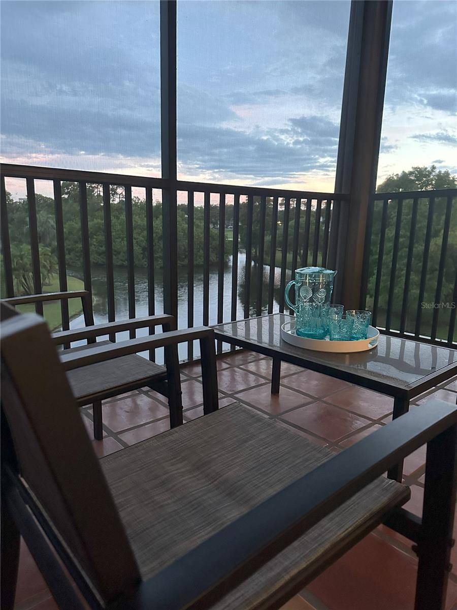 DuoBay's tweet photo. FURNISHED RENTAL - CLEARWATER 
2🛏️2🛀🏼 and loft with Water and Golf Course⛳ views!  https://t.co/Y4dJNsh2y9 https://t.co/VK25UOWj1U