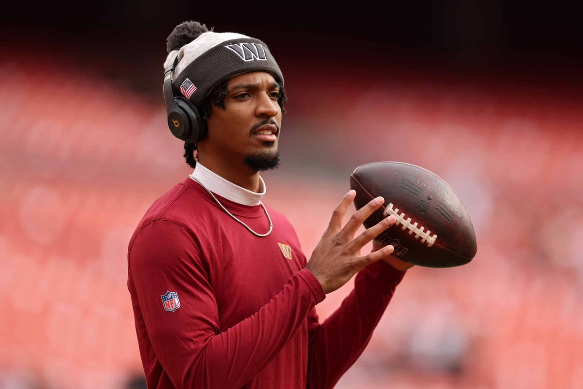 JayDanielsMVP's tweet photo. Breaking: Jayden Daniels is leading all NFC QBs in Pro Bowl voting, per @NickiJhabvala. https://t.co/SEuu63uAN4
