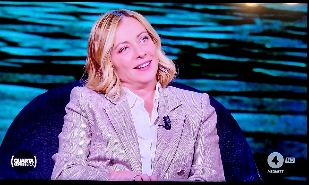 #Meloni a #QuartaRepubblica: "Con presidente #Argentina #Milei esiste un ottimo rapporto e una bella amicizia. Credo sia la persona giusta per l'Argentina in questo momento, credo che ce la farà. Sono disponibile a dare una mano, per l'Argentina, nostra Nazione sorella" 🇮🇹🇦🇷❤️