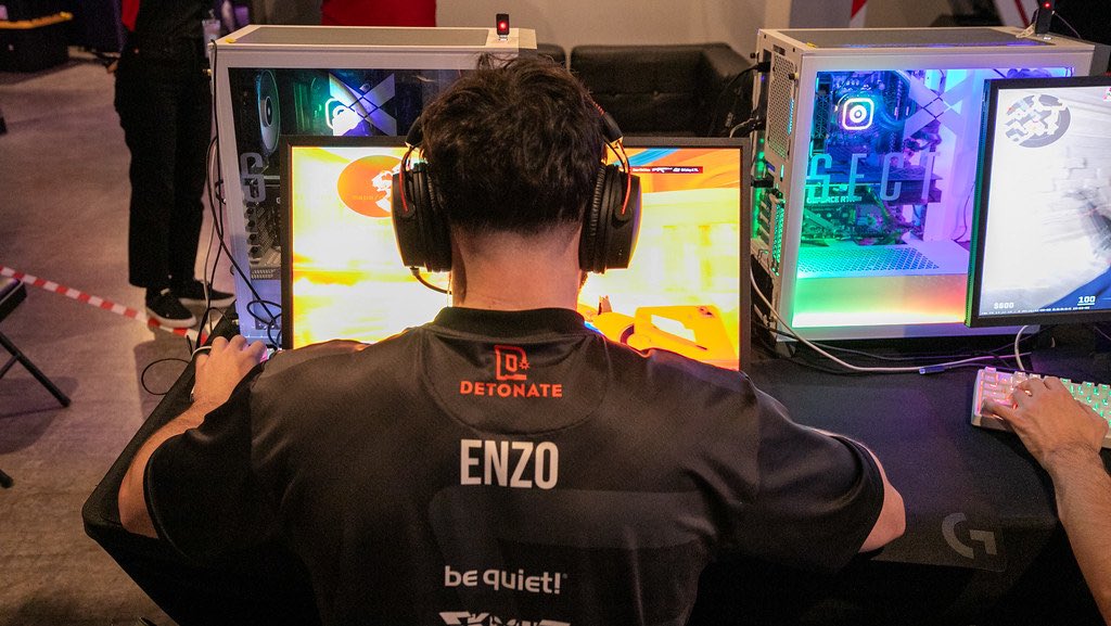 LFT S52 ADV+ Rifle/rotate

Vocal rifler who actively brings new ideas to practice and is willing to listen and learn. 

Looking to grind for playoffs with a team of like minded players 

DM on twitter or discord enzo.cs2

-S49 ADV Playoffs 
-2x🥇LAN Winner
-4x🥈2nd place LAN 
-1x
