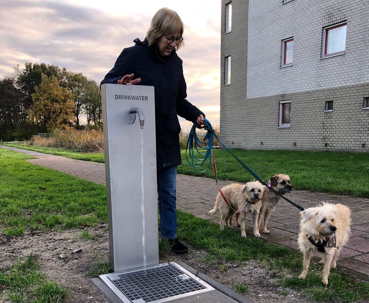 bhtdelft's tweet photo. Publiek watertappunt aan einde Derde Werelddreef | Dorstige hardlopers, uitgedroogde fietse... | https://t.co/tGI1mr6Ezc https://t.co/kvae6cmFty