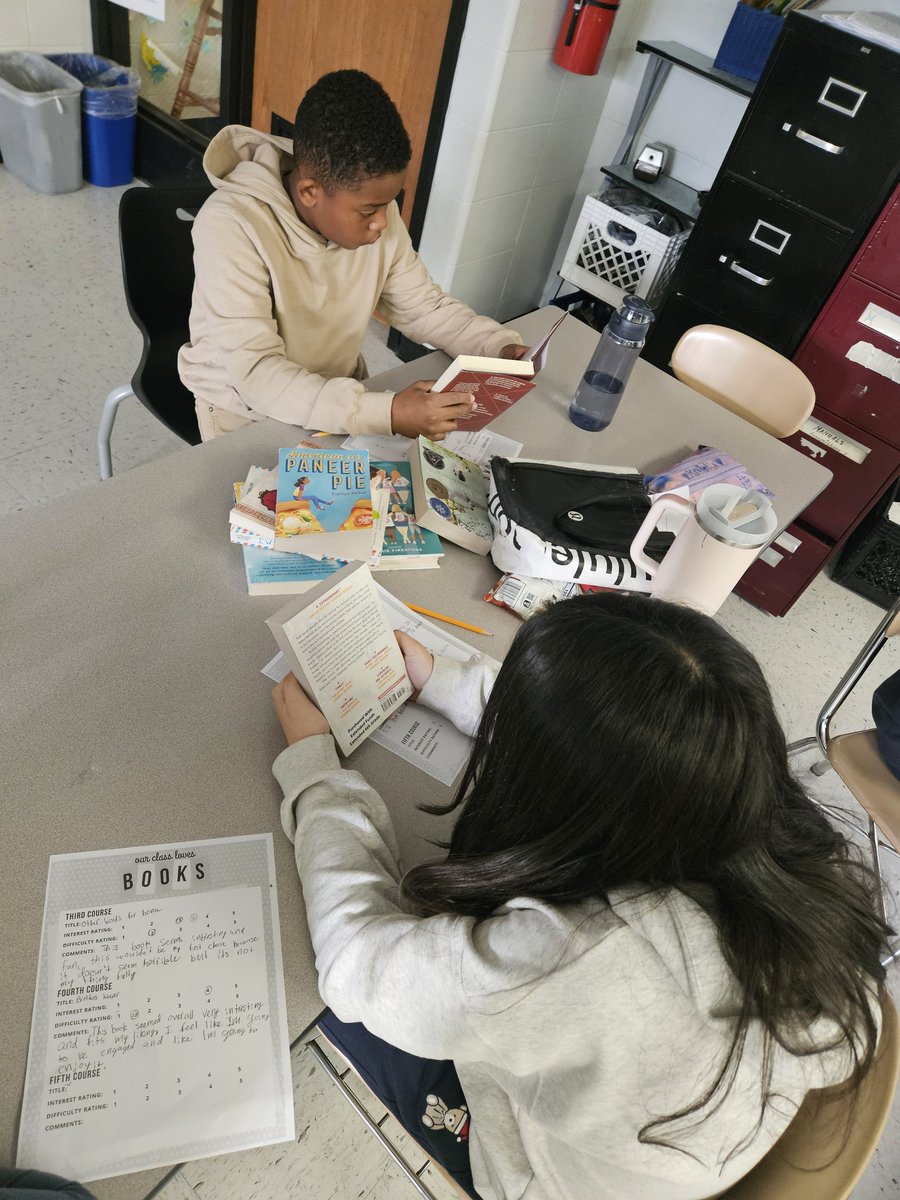 Book tastings help students to find the right book! One of my favorite things 😄 <a href="/Prairie220/">BMS Prairie Campus</a> <a href="/barrington220/">Barrington 220</a>