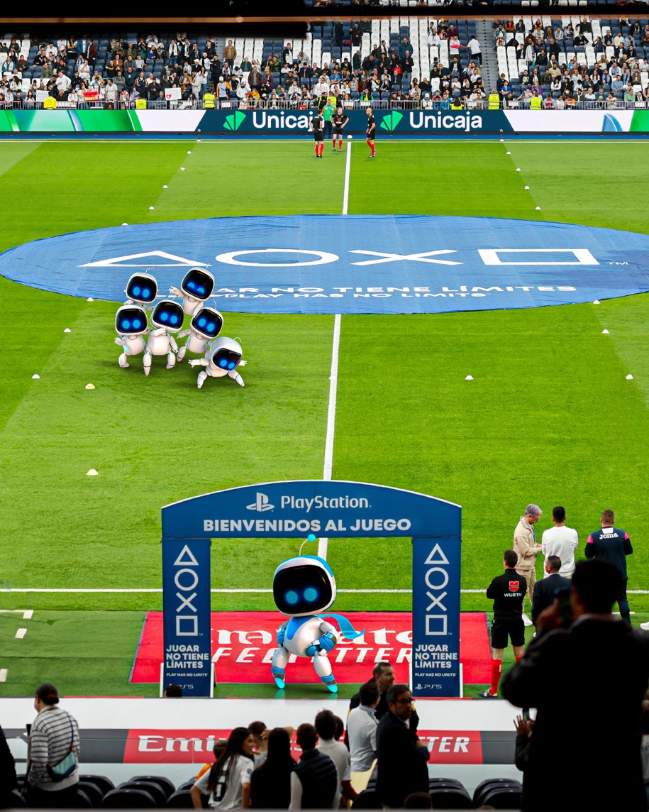 realmadrid's tweet image. ⚪️🎮 ¡Nos alegramos de verte, #AstroBot!
#PS5 | @PlayStationES